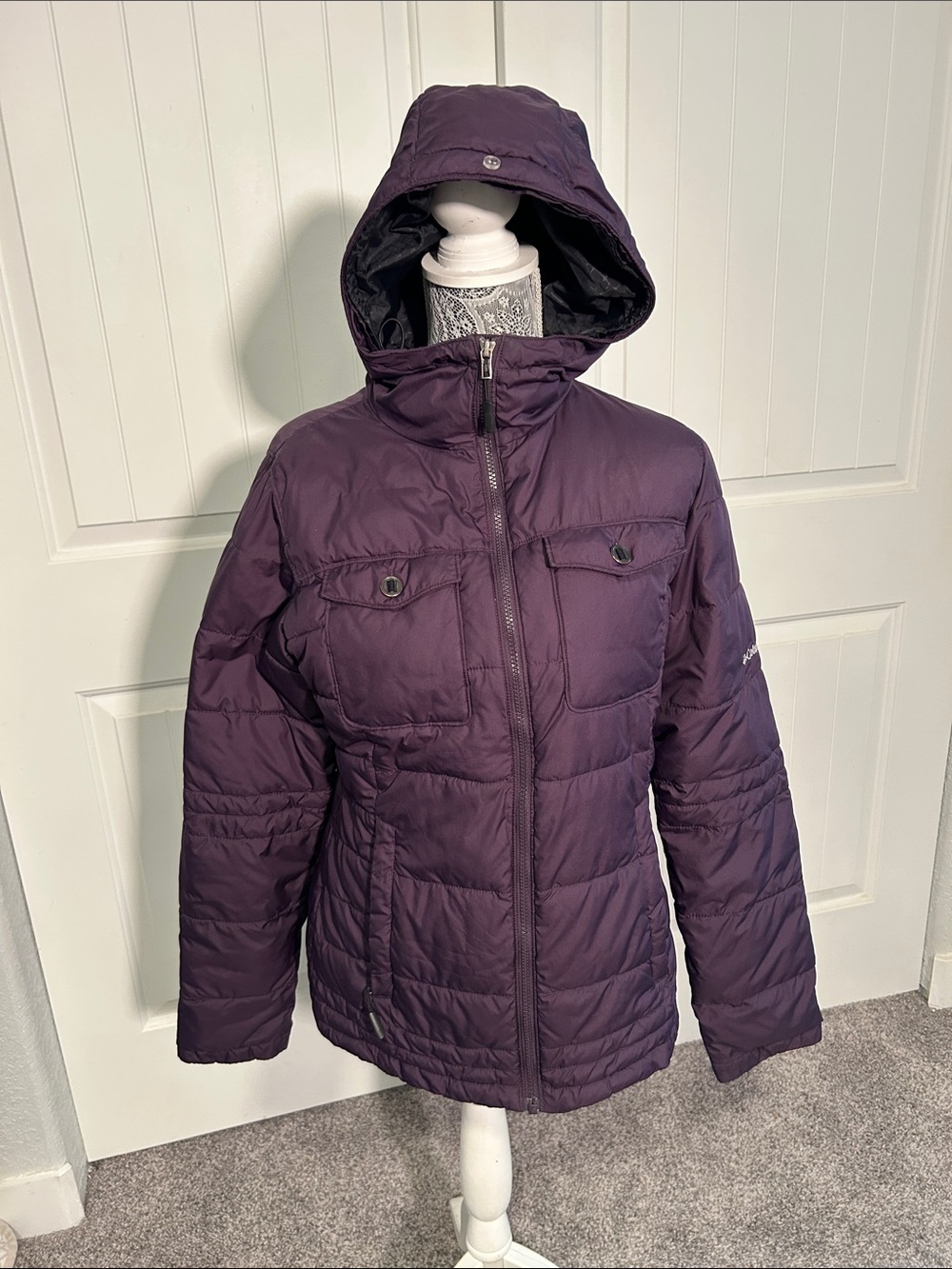 Columbia Hooded Puffer Jacket in Deep Plum M